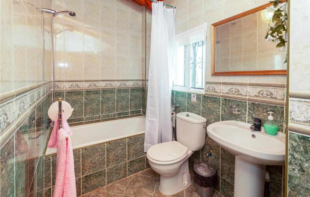 Awesome Home In Antequera With Wifi Ngoại thất bức ảnh